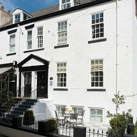Albany House, * ウィットビー