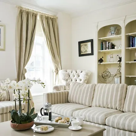 Albany House, Holiday home *